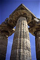 IT: Campania, Paestum, “Museo e Templi di Paestrum”, 6th century Greek archeological ruins of the Temple of Ceres, detail of corner column and capital of temple